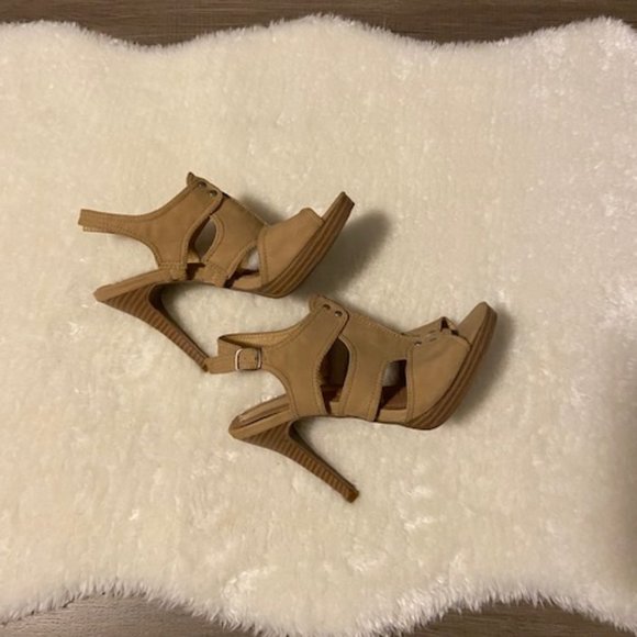 Beige Strapped Heels, Ladies Size 7 1/2 - Picture 4 of 6